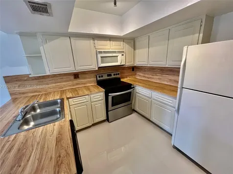10893 NW 7th Street Miami FL 33172