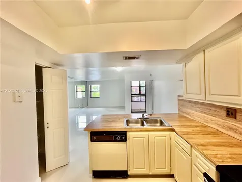 10893 NW 7th Street Miami FL 33172