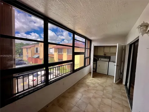 10893 NW 7th Street Miami FL 33172