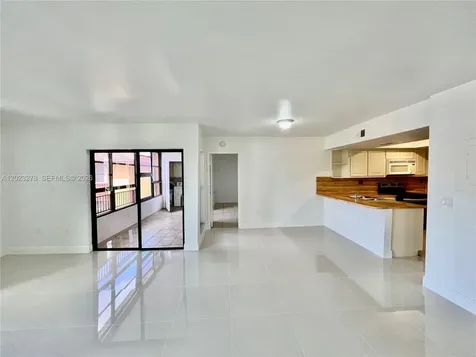 10893 NW 7th Street Miami FL 33172