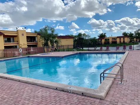 10893 NW 7th Street Miami FL 33172