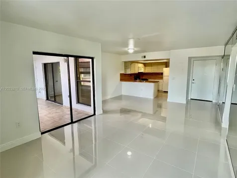 10893 NW 7th Street Miami FL 33172