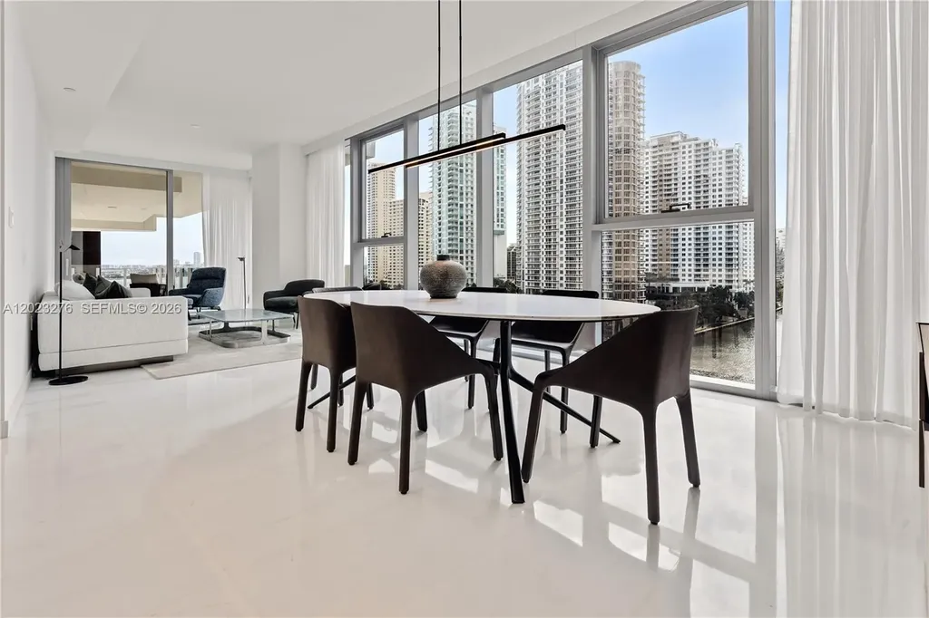 300 Biscayne Blvd Way Miami FL 33131