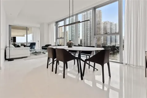300 Biscayne Blvd Way Miami FL 33131