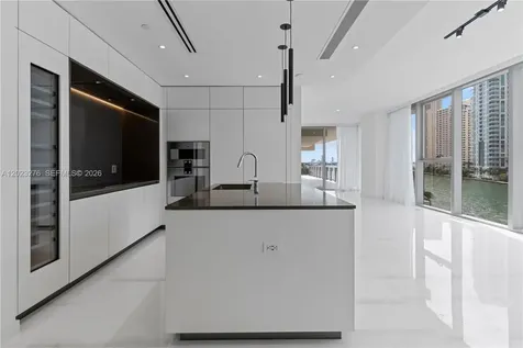 300 Biscayne Blvd Way Miami FL 33131