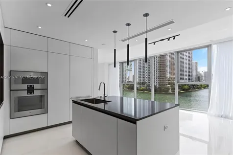 300 Biscayne Blvd Way Miami FL 33131