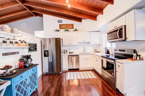 2190 NE 169th Street North Miami Beach FL 33162