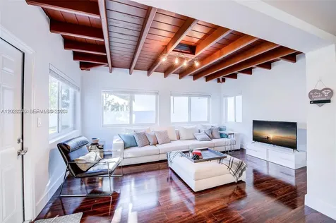 2190 NE 169th Street North Miami Beach FL 33162