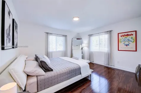 2190 NE 169th Street North Miami Beach FL 33162
