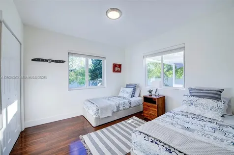 2190 NE 169th Street North Miami Beach FL 33162