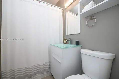 2190 NE 169th Street North Miami Beach FL 33162