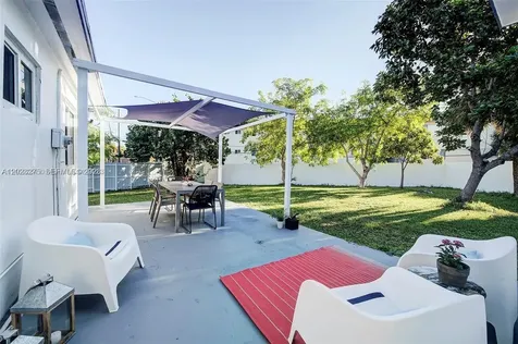 2190 NE 169th Street North Miami Beach FL 33162