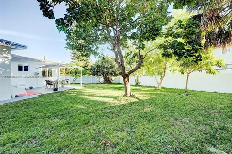 2190 NE 169th Street North Miami Beach FL 33162