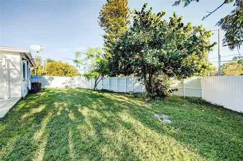 2190 NE 169th Street North Miami Beach FL 33162
