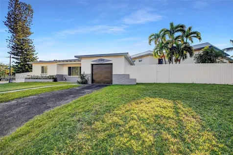 2190 NE 169th Street North Miami Beach FL 33162