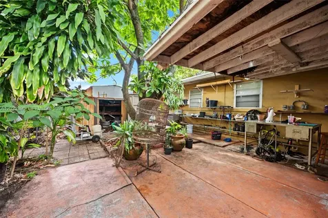 1792 SW 11th Street Miami FL 33135
