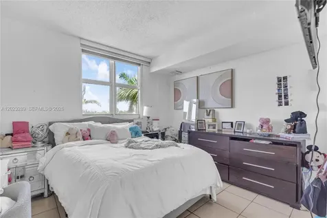5077 NW 7th Street Miami FL 33126