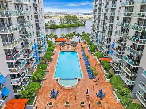 5077 NW 7th Street Miami FL 33126