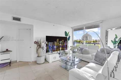 5077 NW 7th Street Miami FL 33126