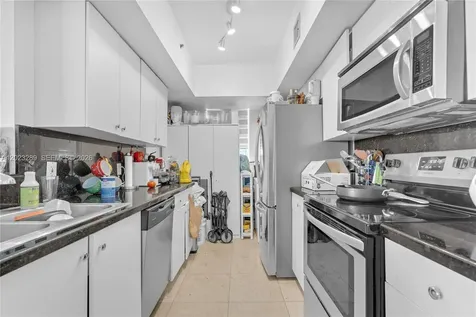 5077 NW 7th Street Miami FL 33126