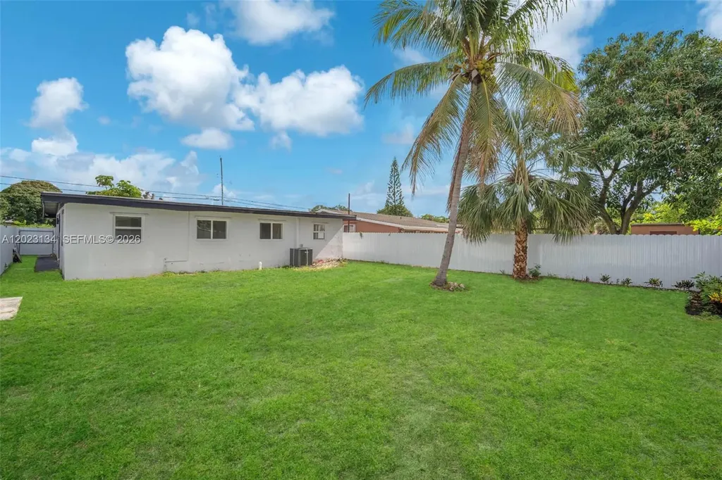 2572 NW 20th Street Fort Lauderdale FL 33311