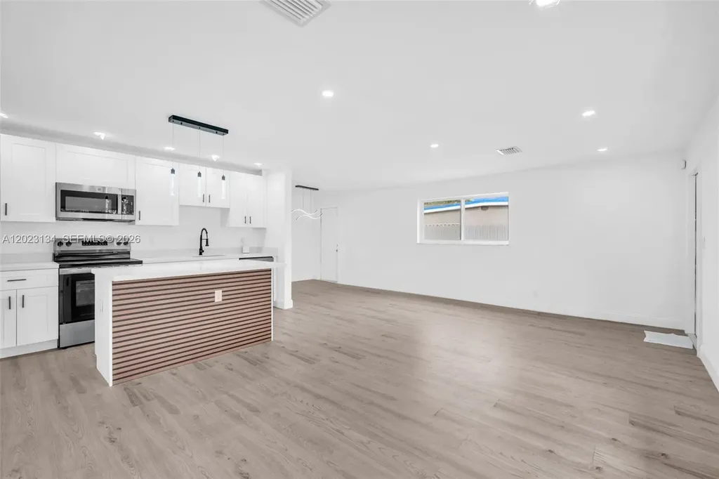 2572 NW 20th Street Fort Lauderdale FL 33311