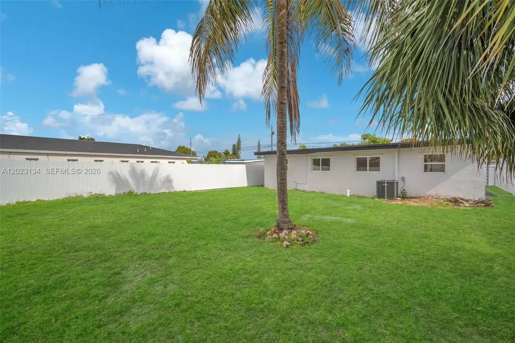 2572 NW 20th Street Fort Lauderdale FL 33311