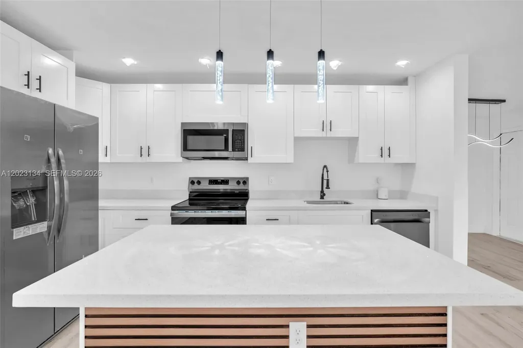 2572 NW 20th Street Fort Lauderdale FL 33311