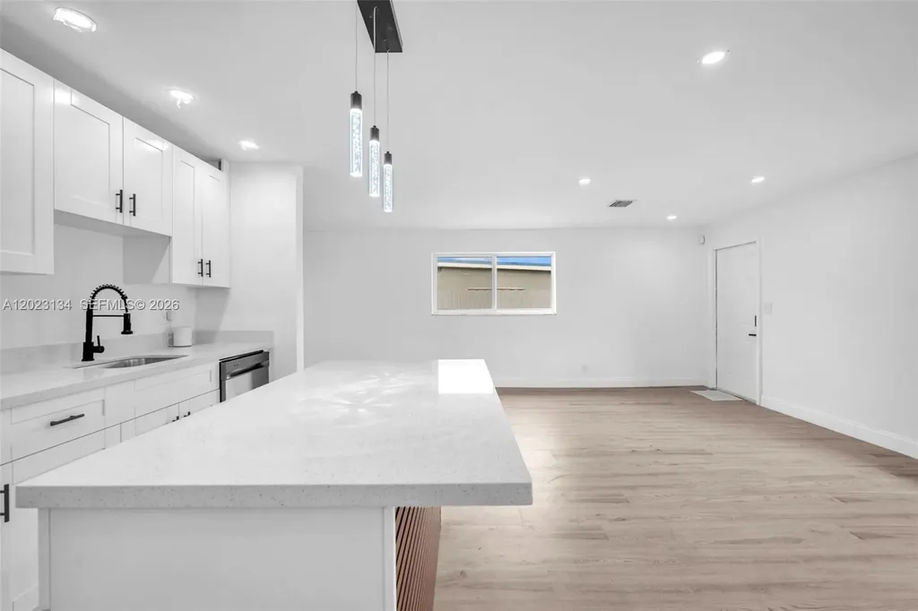 2572 NW 20th Street Fort Lauderdale FL 33311