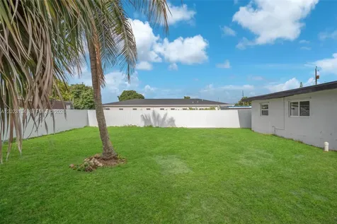 2572 NW 20th Street Fort Lauderdale FL 33311