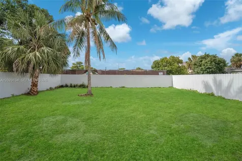 2572 NW 20th Street Fort Lauderdale FL 33311