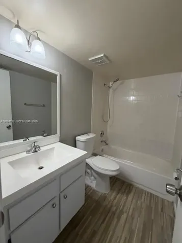 2570 W 67th Place Hialeah FL 33016