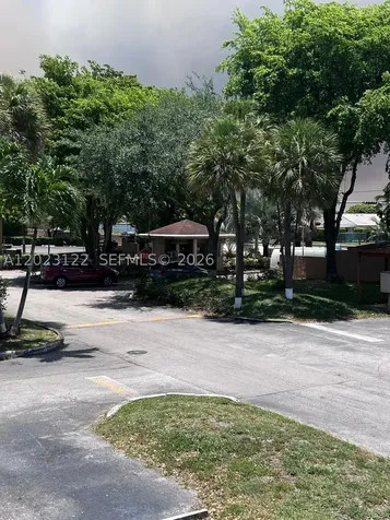 2570 W 67th Place Hialeah FL 33016