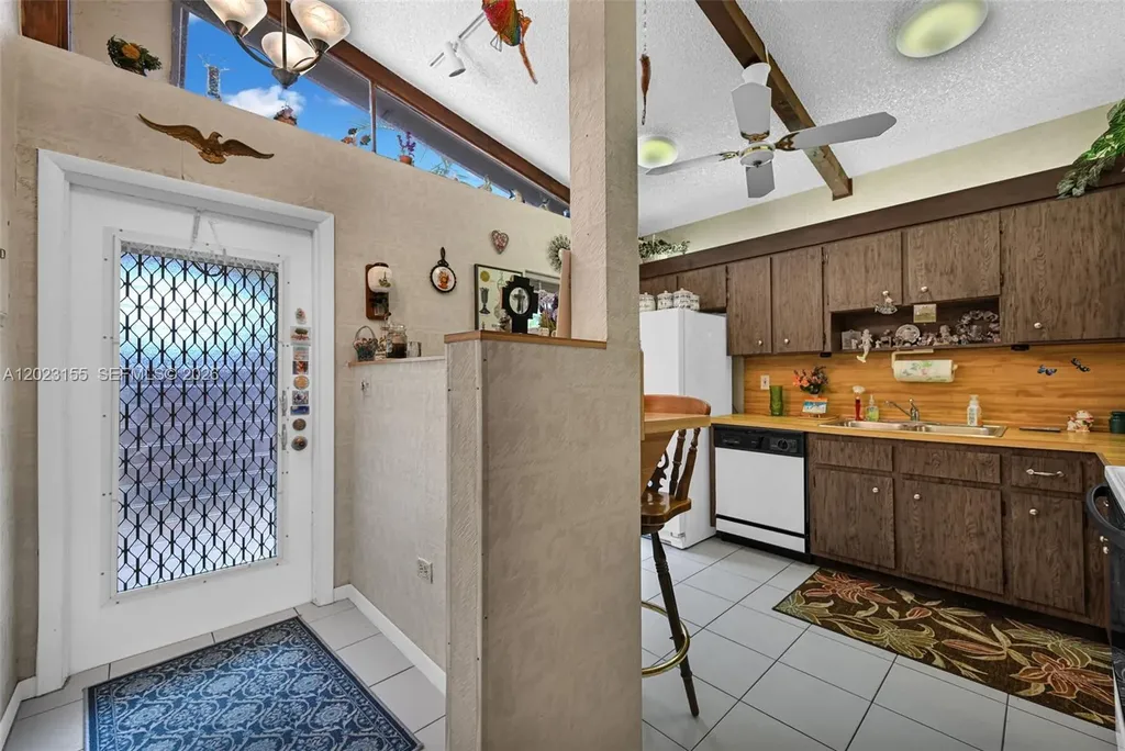 330 Briarwood Circle Hollywood FL 33024