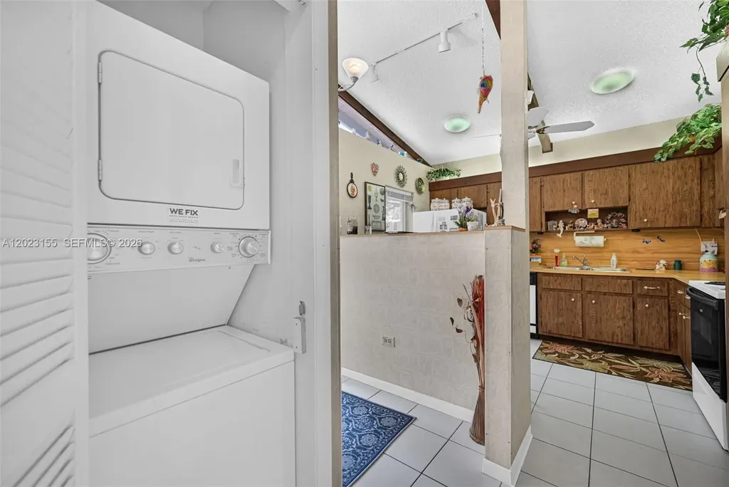 330 Briarwood Circle Hollywood FL 33024