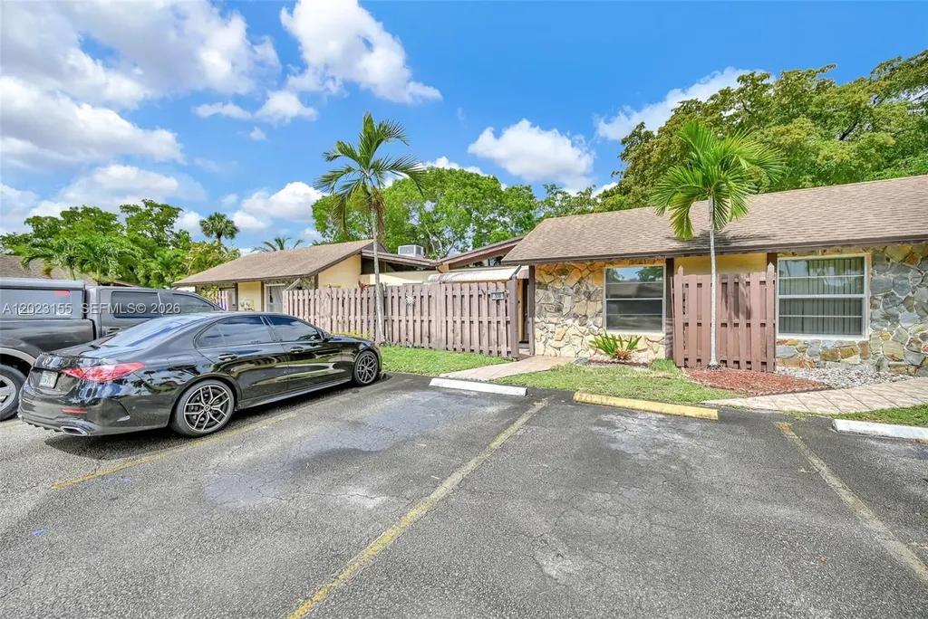 330 Briarwood Circle Hollywood FL 33024