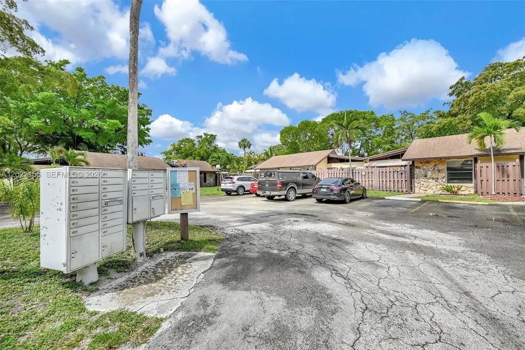 330 Briarwood Circle Hollywood FL 33024