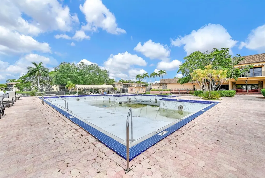330 Briarwood Circle Hollywood FL 33024