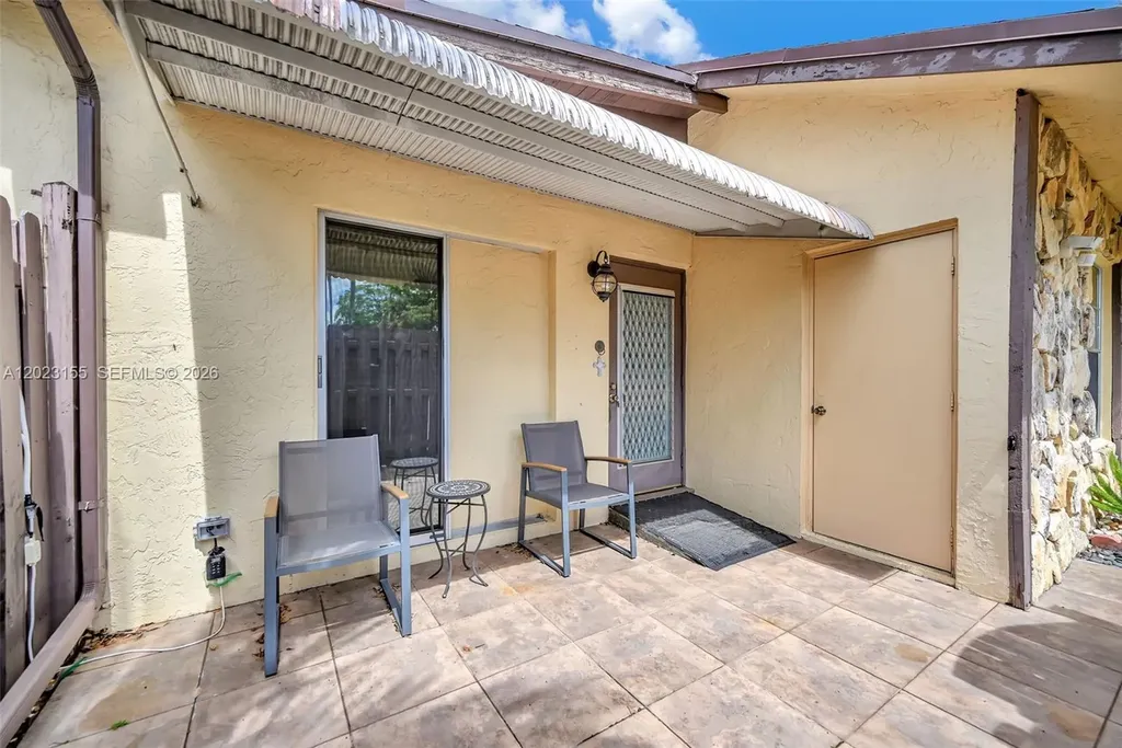330 Briarwood Circle Hollywood FL 33024