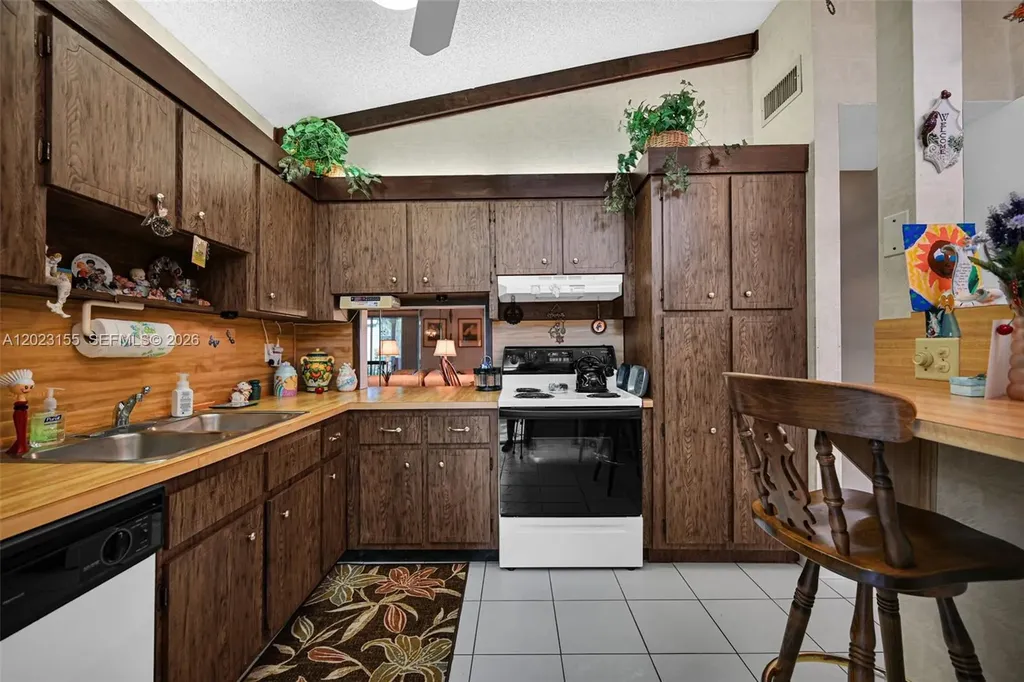 330 Briarwood Circle Hollywood FL 33024