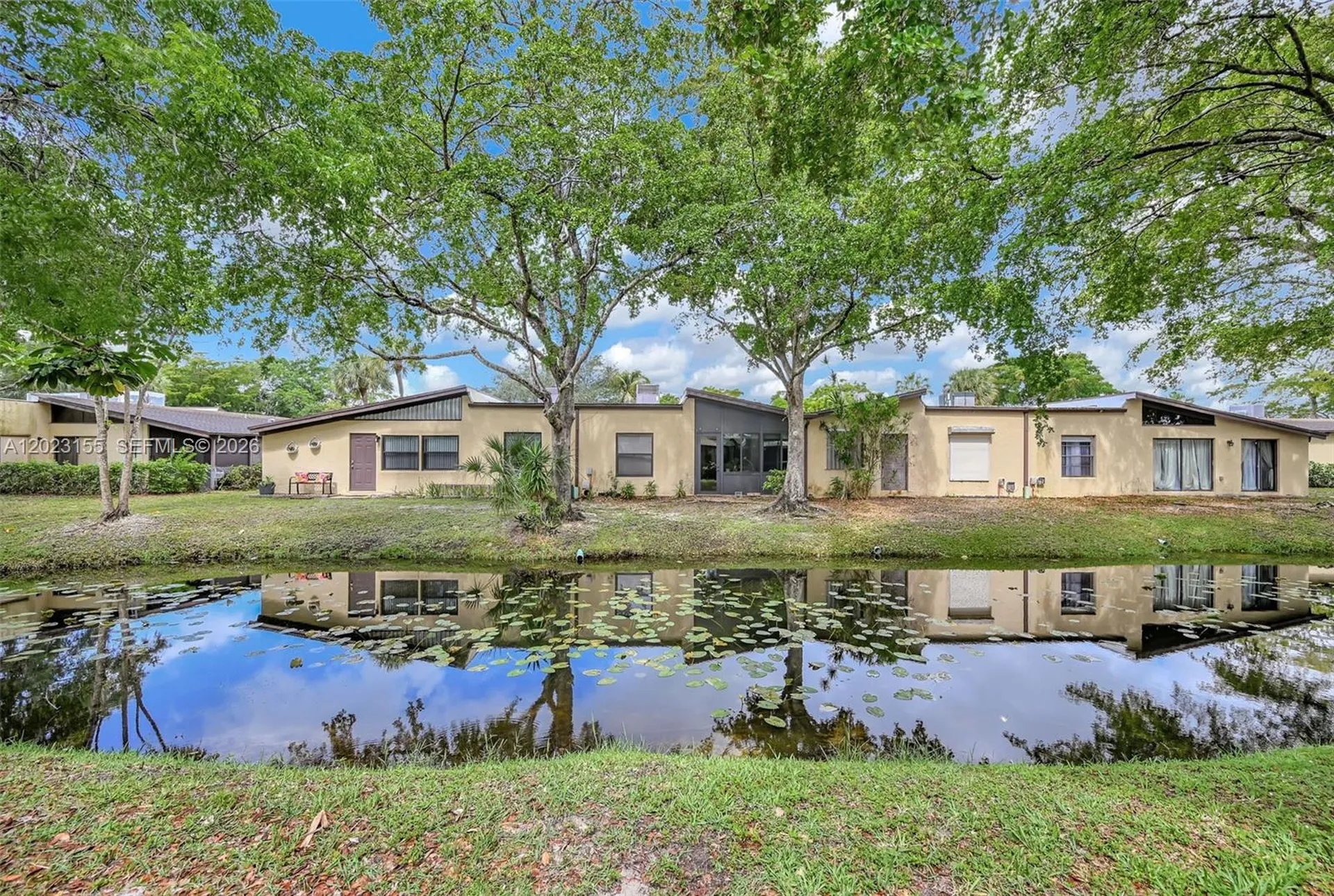 330 Briarwood Circle Hollywood FL 33024