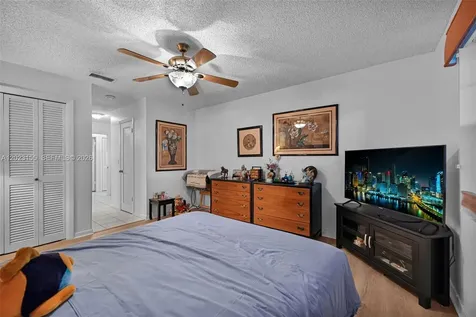 330 Briarwood Circle Hollywood FL 33024