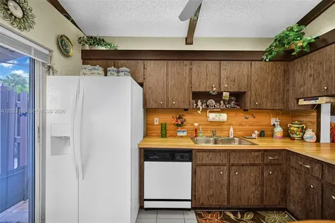 330 Briarwood Circle Hollywood FL 33024