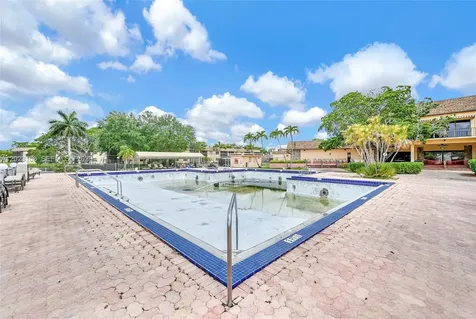 330 Briarwood Circle Hollywood FL 33024