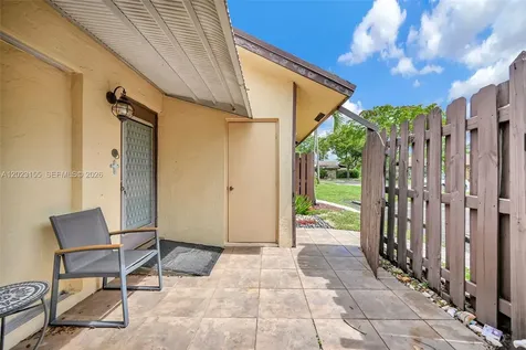 330 Briarwood Circle Hollywood FL 33024