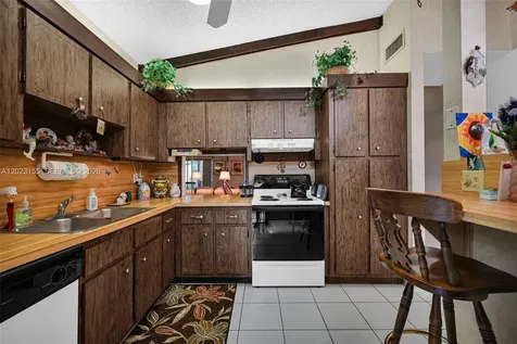 330 Briarwood Circle Hollywood FL 33024