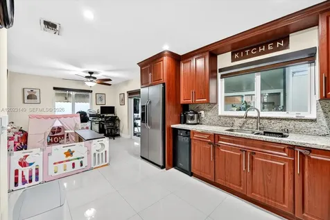1071 W 37th Street Hialeah FL 33012