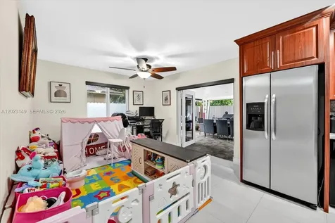 1071 W 37th Street Hialeah FL 33012