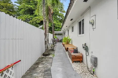 1071 W 37th Street Hialeah FL 33012