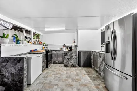 1071 W 37th Street Hialeah FL 33012